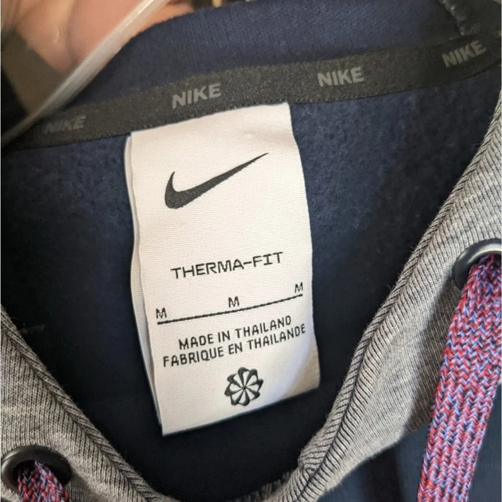 Nike Therma FIT Hoodie ~ UNISEX - Picture 3 of 5